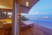 Beach Bungalow Balkon<br>© Komodo Resort