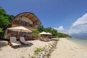 Beach Bungalow<br>© Komodo Resort