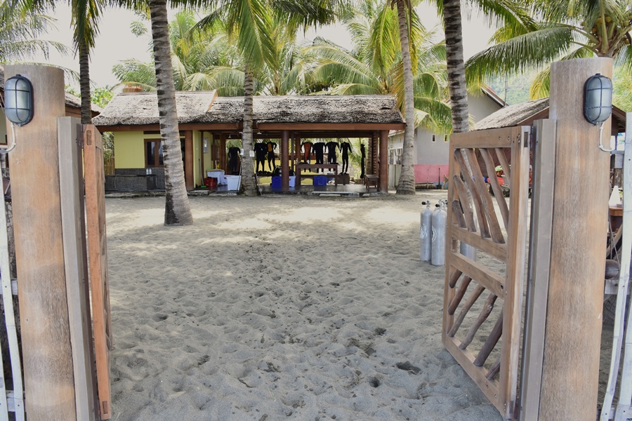Tompotika Dive Lodge
