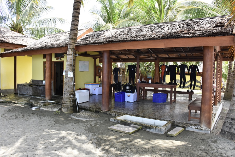 Tompotika Dive Lodge