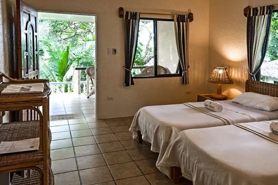 Easy Diving & Beach Resort