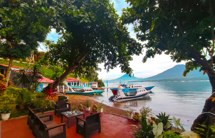 Bastianos Froggies Lembeh Diving Resort