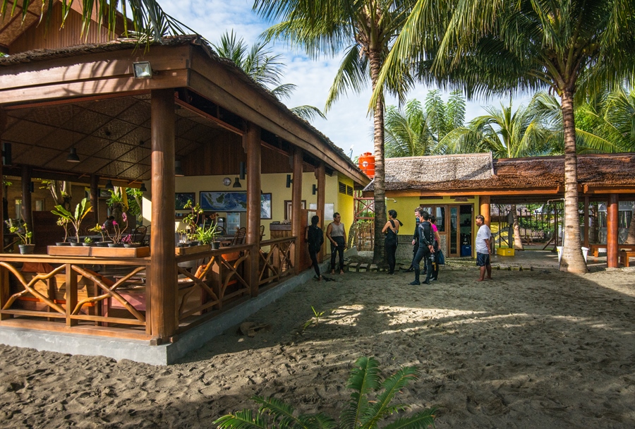 Tompotika Dive Lodge